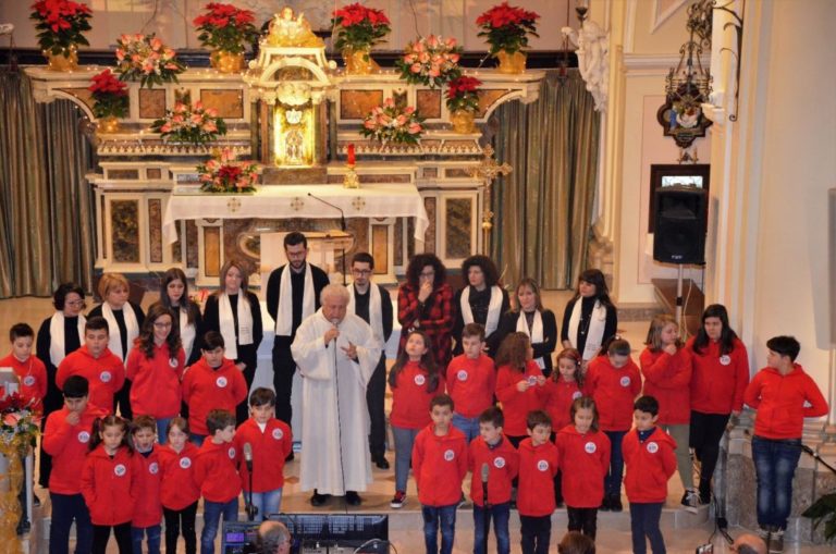 Concerto de “Le dolci note dell’ACR” con coro parrocchiale e don Elio